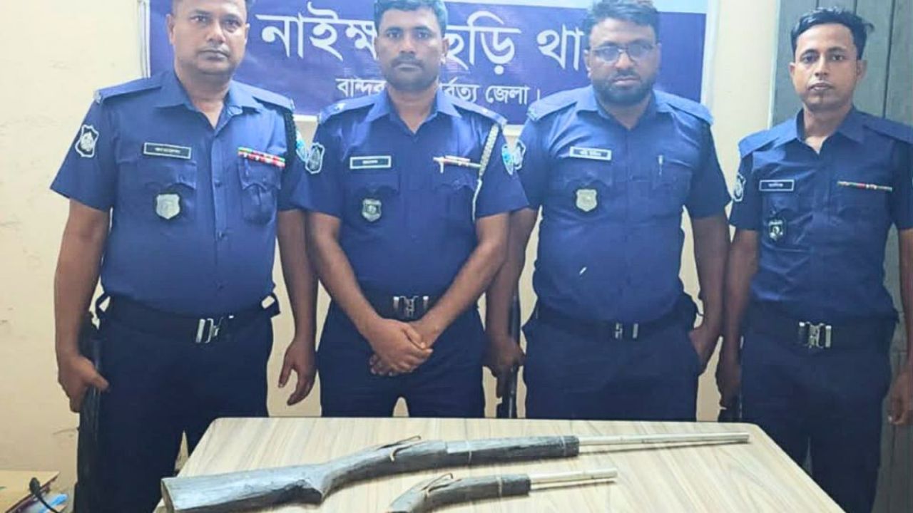 পাহাড়ে পুলিশের বিশেষ অভিযানে দুটি বন্দুক উদ্ধার