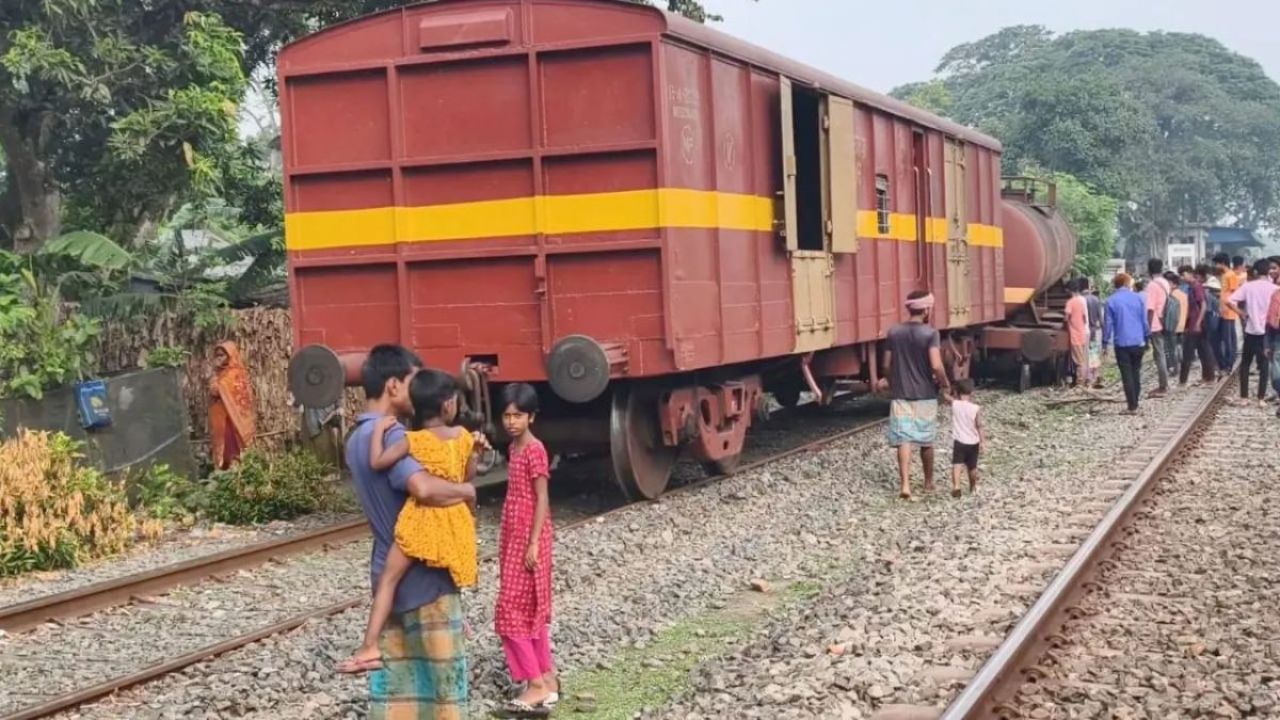খুলনার সঙ্গে উত্তরবঙ্গের রেল যোগাযোগ স্বাভাবিক