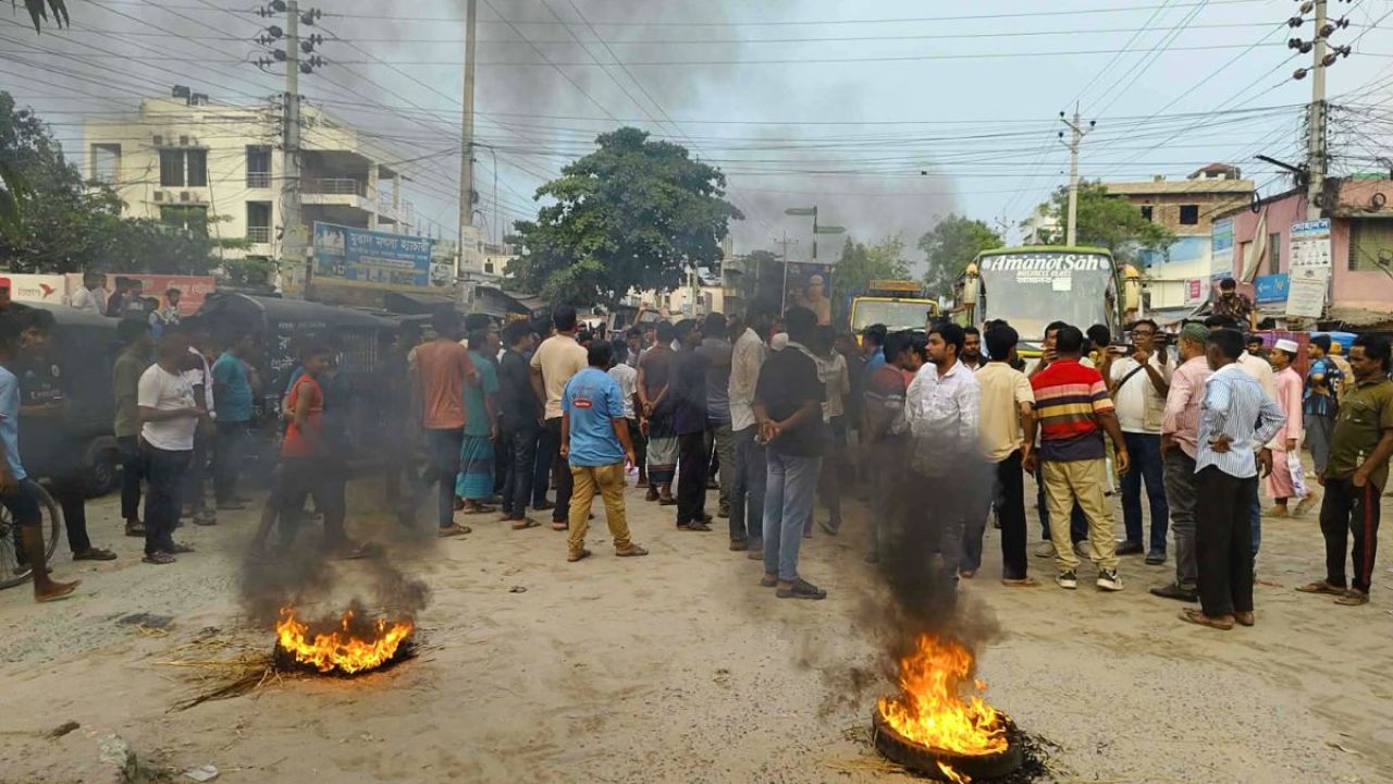 টোল বন্ধের দাবিতে কুষ্টিয়ায় মহাসড়ক অবরোধ