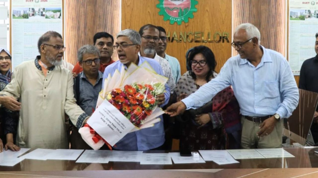 শাটডাউনের মধ্যেই ডুয়েট উপাচার্যের দায়িত্ব গ্রহণ