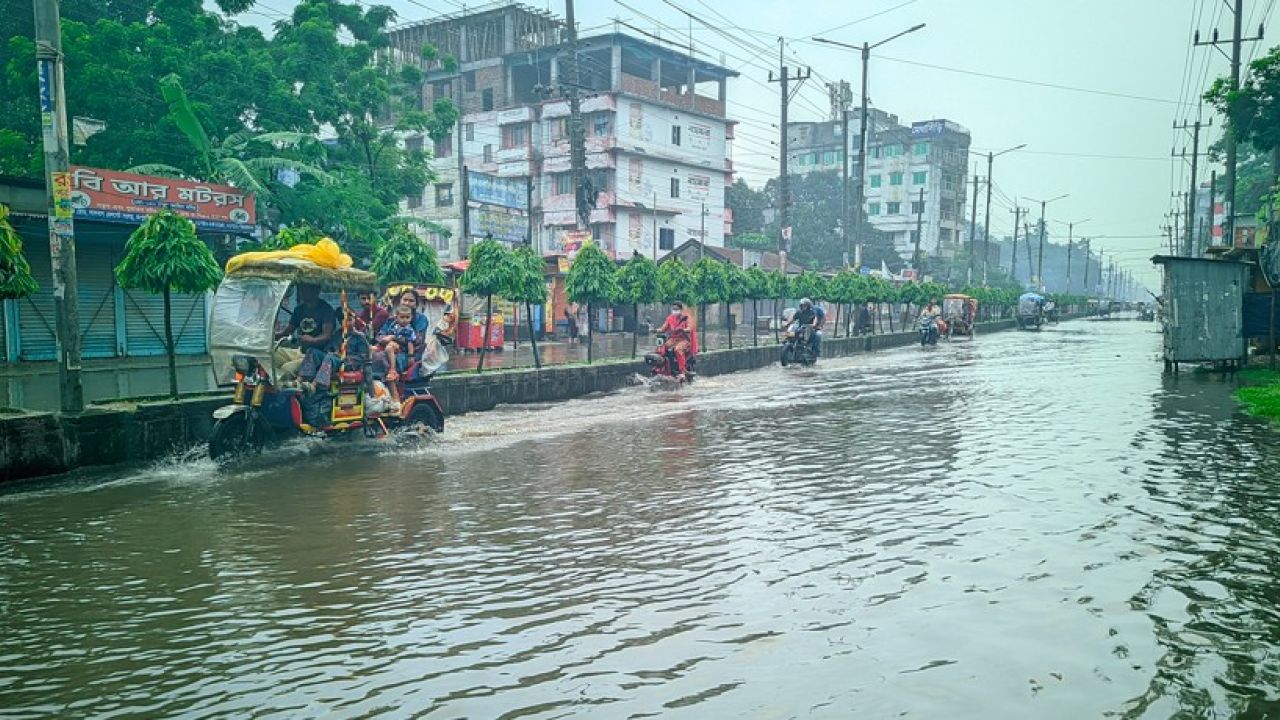 চট্টগ্রামের জলজটের দৃশ্য এখন রংপুরেও