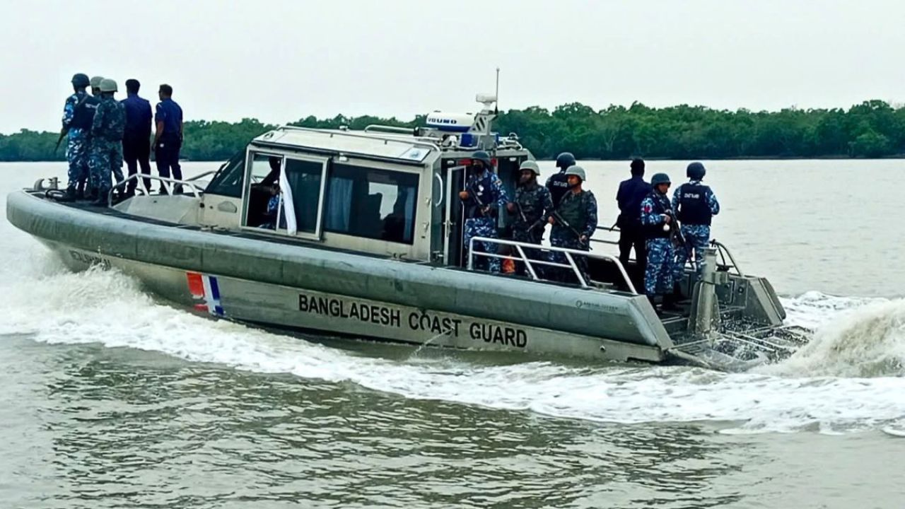 অপারেশন ম্যানগ্রোভ শিল্ডে ২১ জেলে উদ্ধার