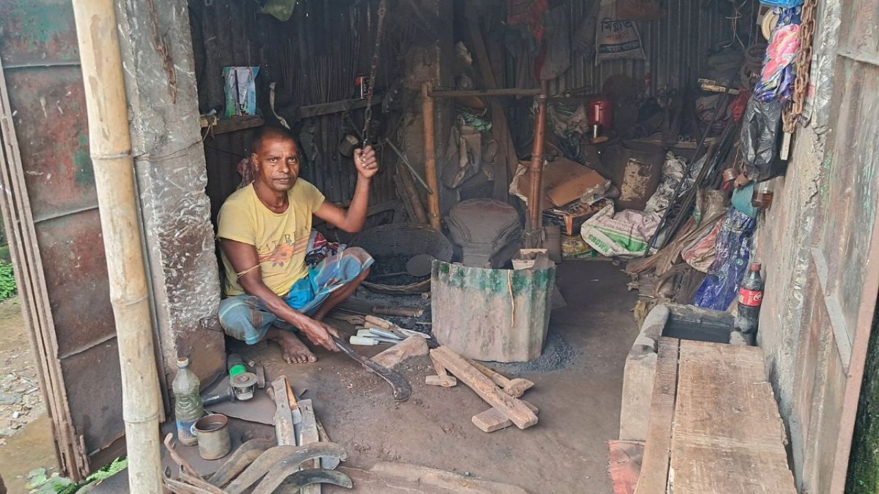 সুনামগঞ্জে কামার শিল্পে মন্দা