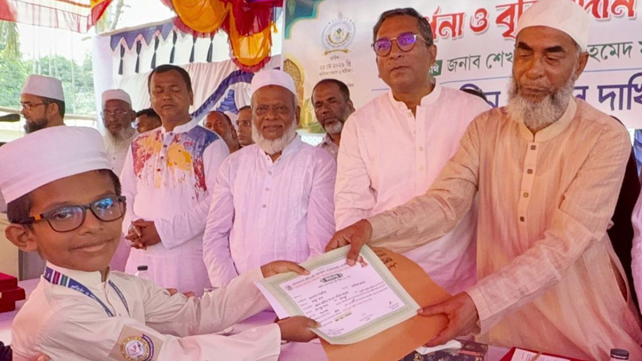 চাঁদপুরে মেধাবী শিক্ষার্থীদের সংবর্ধনা ও বৃত্তি প্রদান