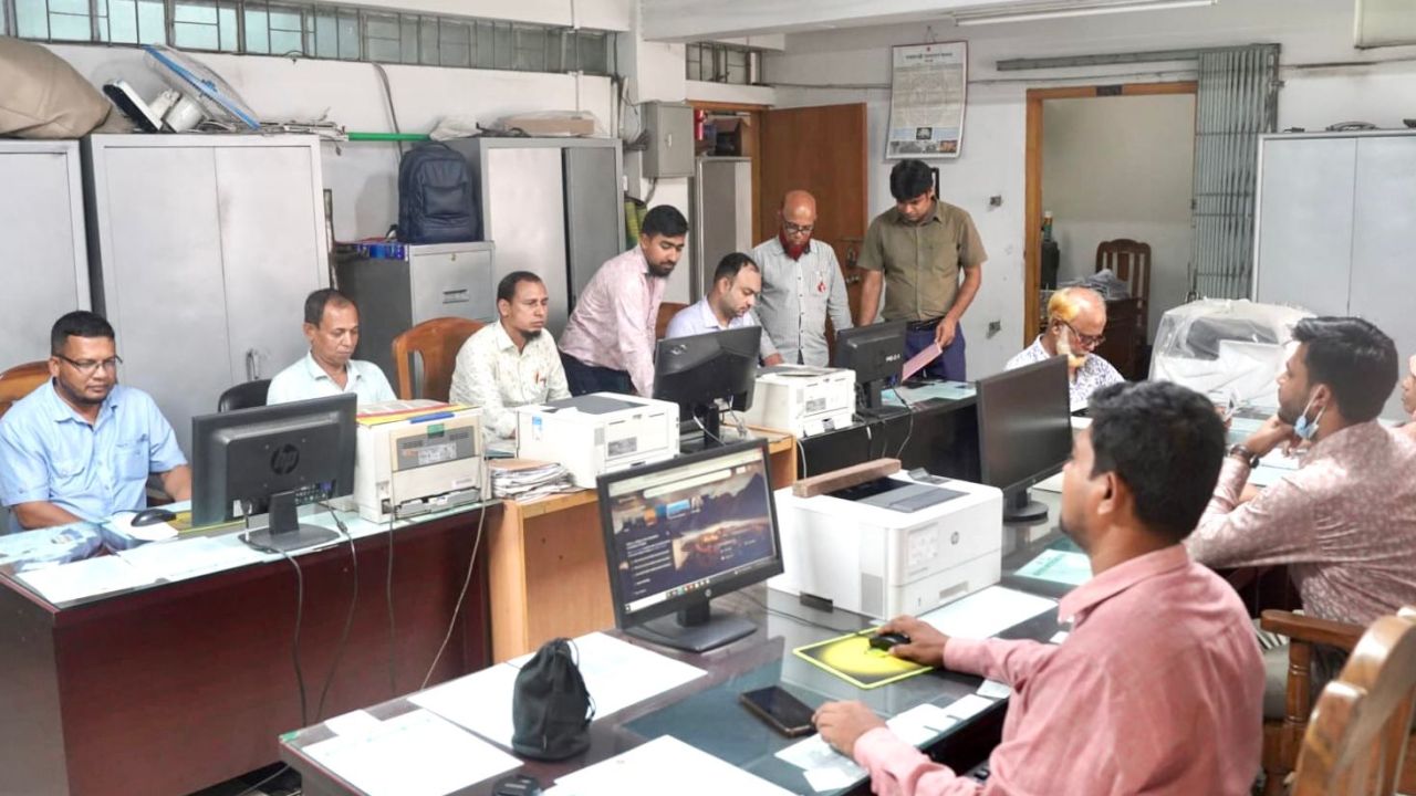 আজ শেষ কর্মদিবস, কাল থেকে টানা ৭ দিনের ঈদের ছুটি শুরু