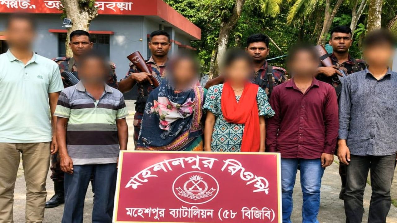 মহেশপুর সীমান্তে নারীসহ ৮ বাংলাদেশি আটক
