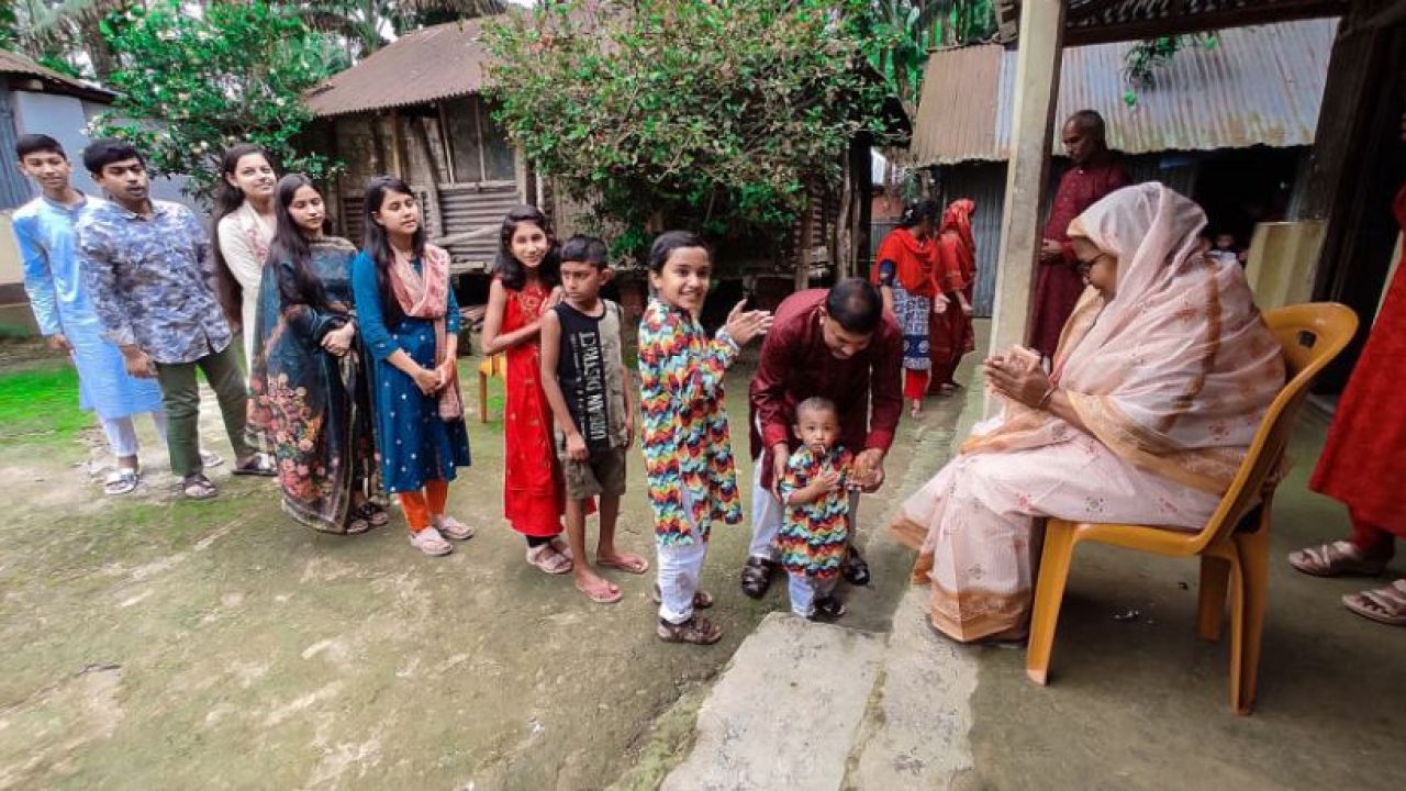 ঈদে কেন গ্রামে ফেরে মানুষ