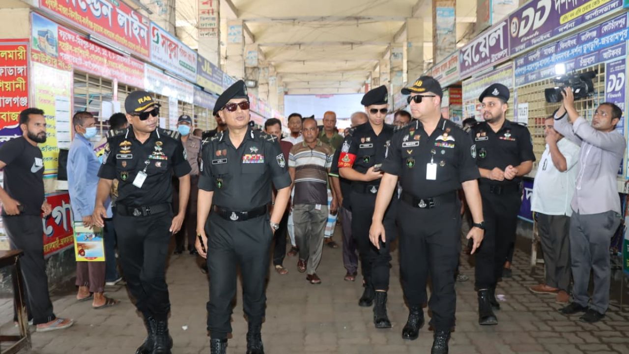 পশুর হাটে ছিনতাই ঠেকাতে কড়া নিরাপত্তা: ক্যাশলেস লেনদেনে জোর র‍্যাবের