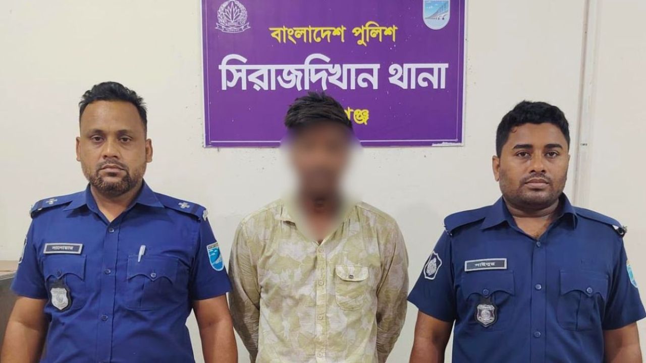 কলেজছাত্রীর গোসলের ভিডিও ধারণের অভিযোগে যুবক গ্রেপ্তার
