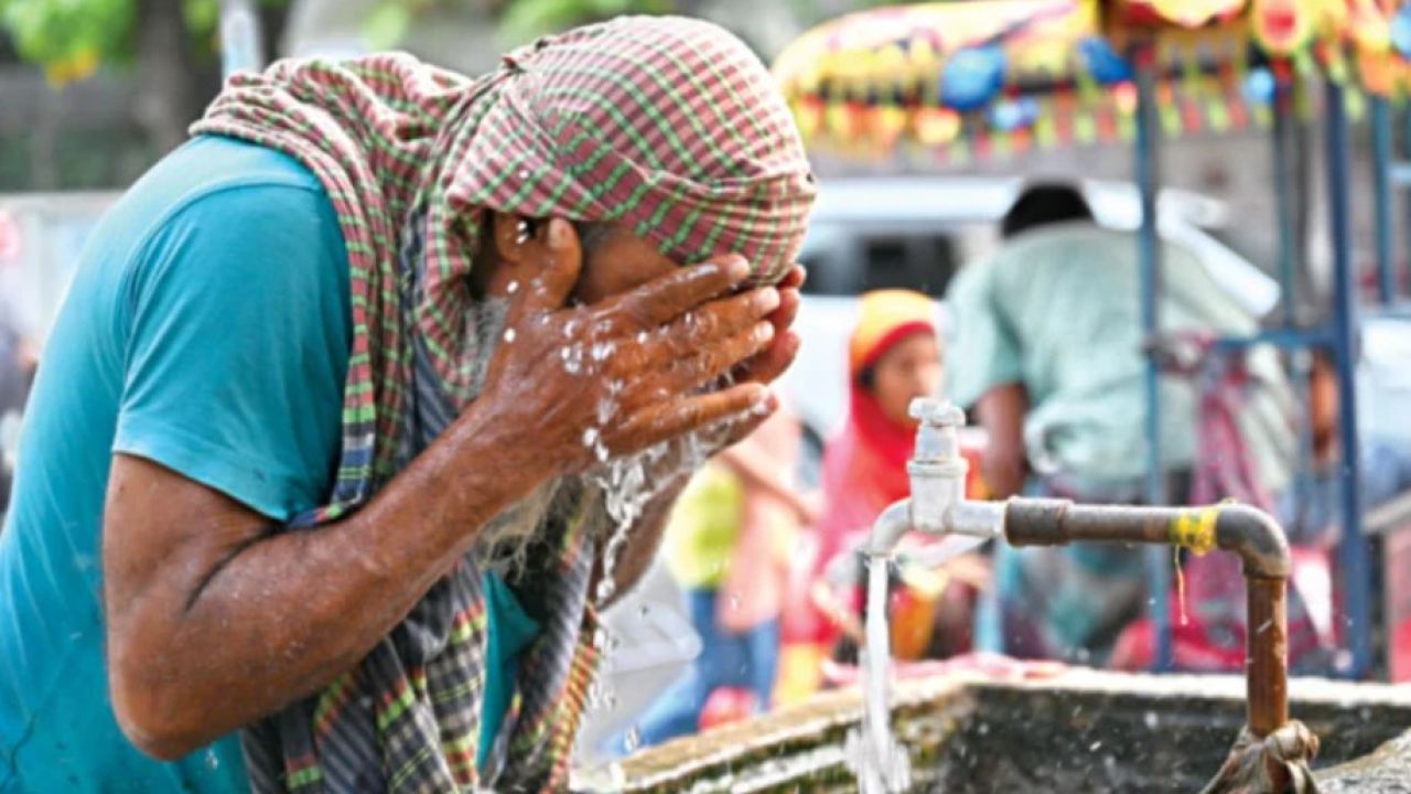 ৭৩৭ টাকার জন্য তারা দিনে ১০ ঘণ্টা রোদে পুড়ছেন