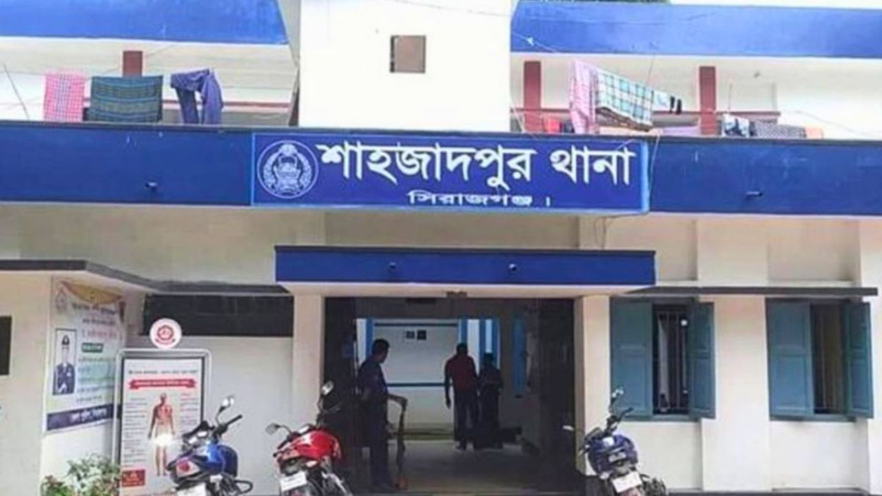 শাহজাদপুরে পৃথক সড়ক দুর্ঘটনায় মা-মেয়েসহ নিহত ৩