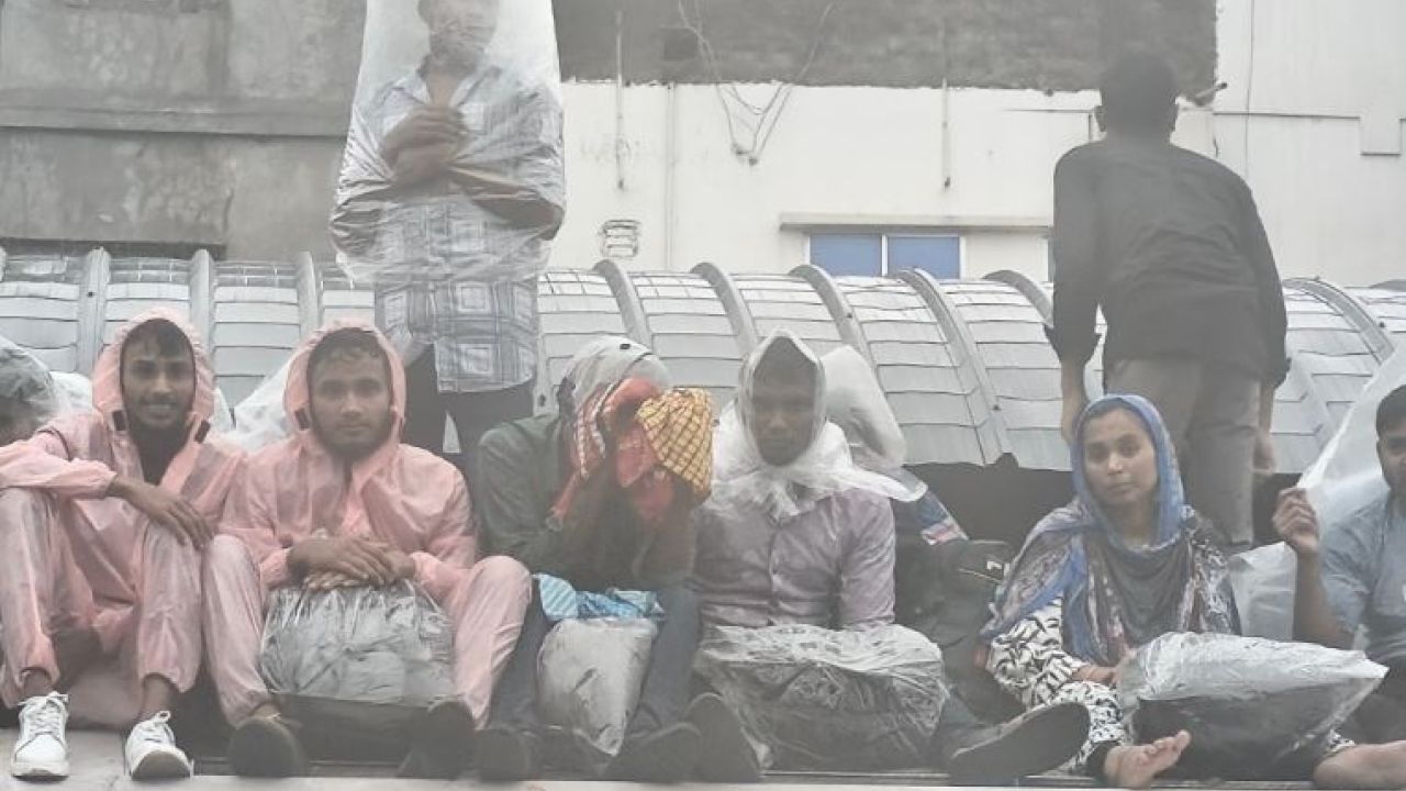 শিল্পাঞ্চলে ৯০ ভাগ কারখানায় ছুটি, সড়ক-রেলে ভিড়
