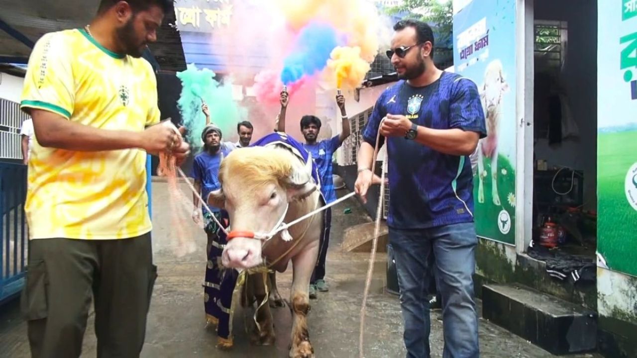 রাজকীয় বিদায় নিয়ে নারায়ণগঞ্জ ছাড়ল ‘ডোনাল্ড ট্রাম্প’