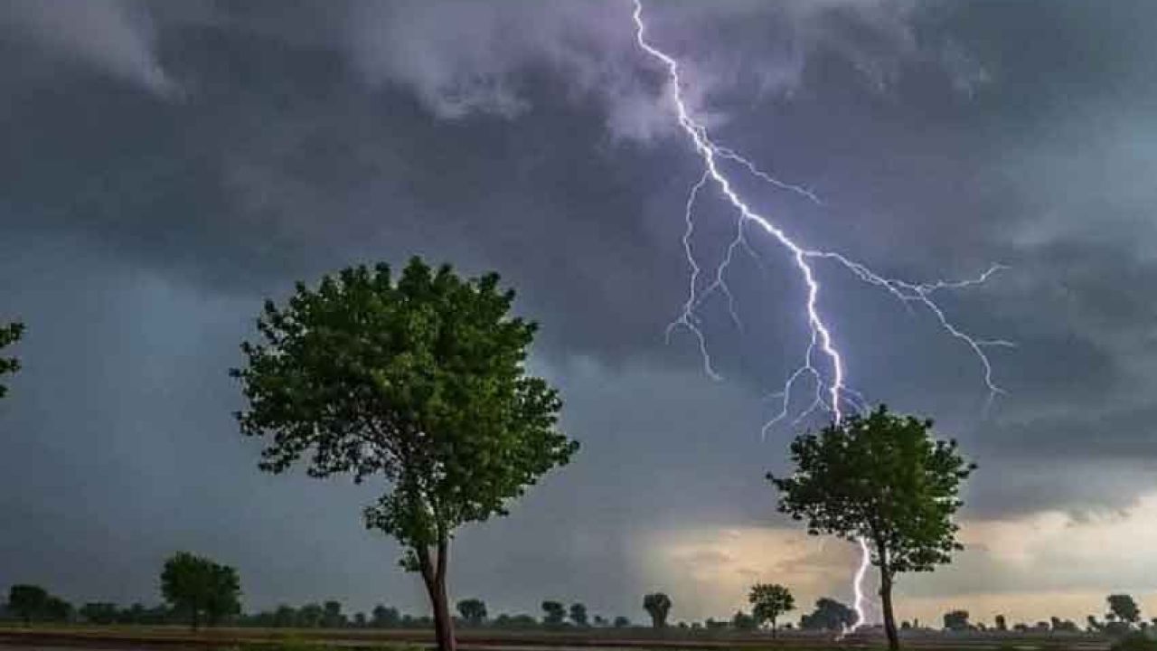 আজও বজ্রবৃষ্টির আভাস
