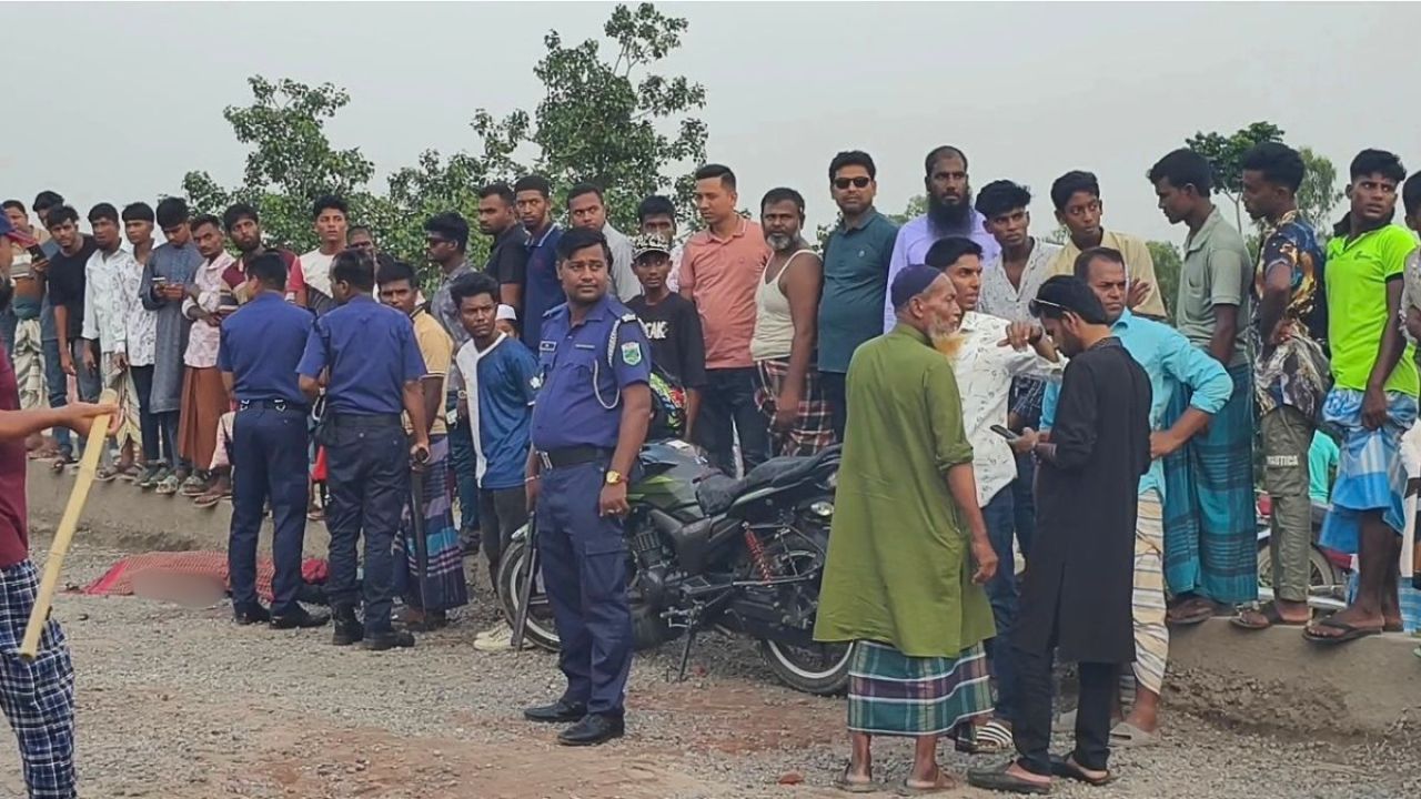 গুরুদাসপুরে বাসের ধাক্কায় মোটরসাইকেল আরোহী নিহত