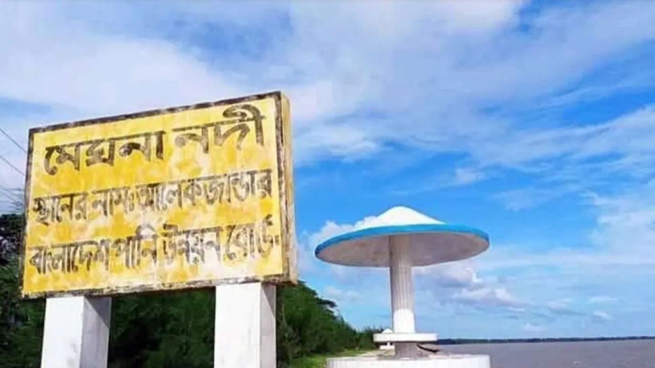 চরে আটকা পড়া দেড়শতাধিক পর্যটক উদ্ধার