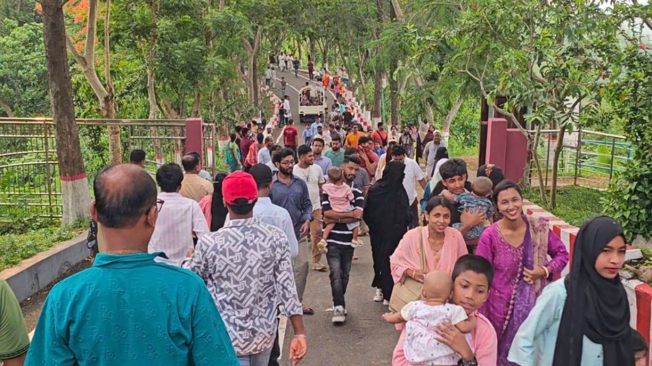 ঈদের ছুটিতে পর্যটকে মুখর পাহাড়কন্যা বান্দরবান