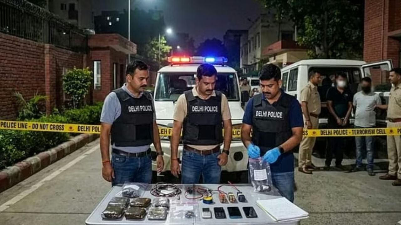 রাজধানী দিল্লিতে বড় নাশকতার ছক ভেস্তে দিল পুলিশ, গ্রেপ্তার ৯ — আইএসআই ও দাউদ যোগের সন্দেহ