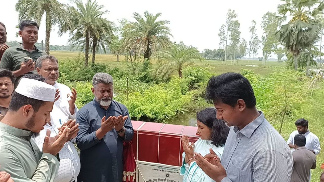 বদলগাছীতে খাল পুনঃখনন কাজের উদ্বোধন