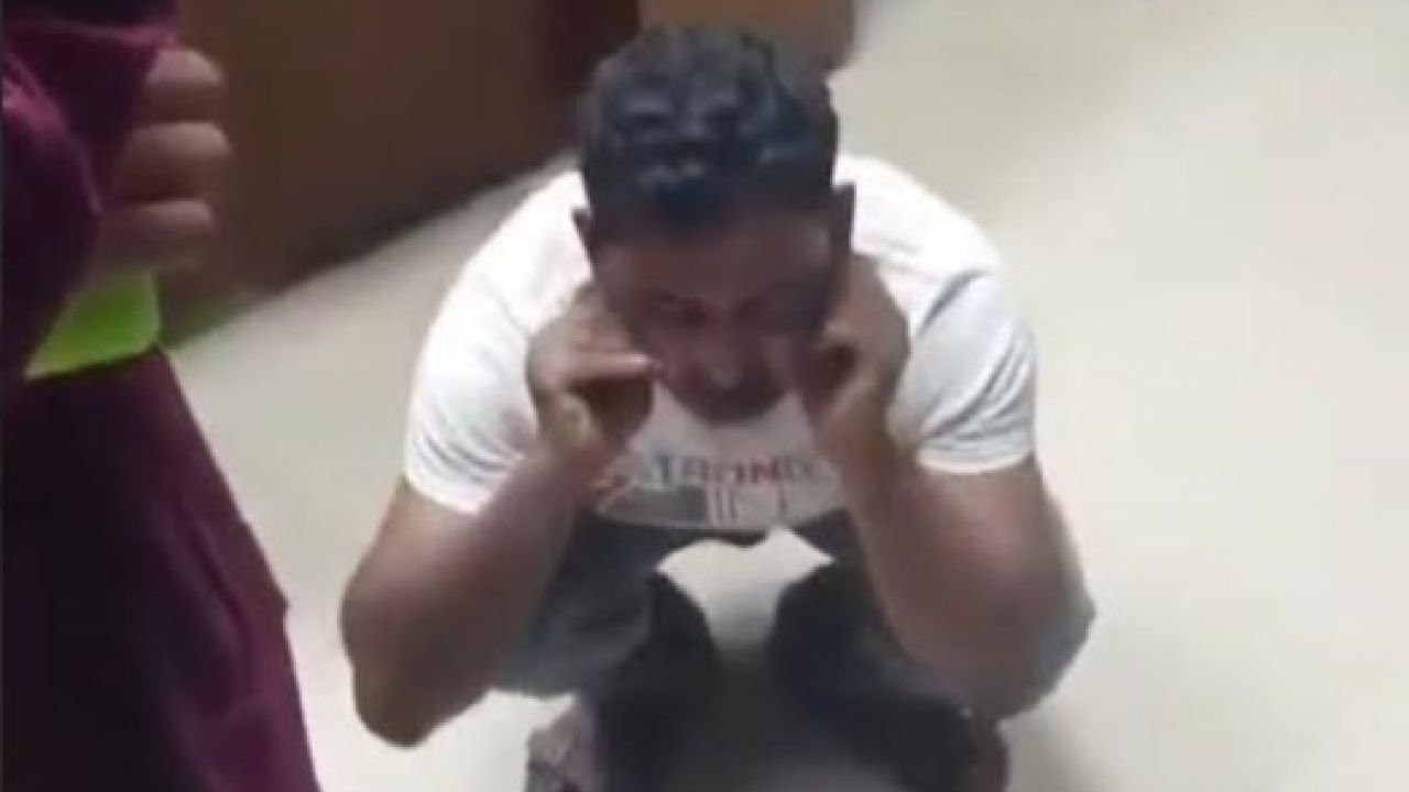মায়ের মরদেহ আটকে ছেলেকে ‘কান ধরে উঠবস’