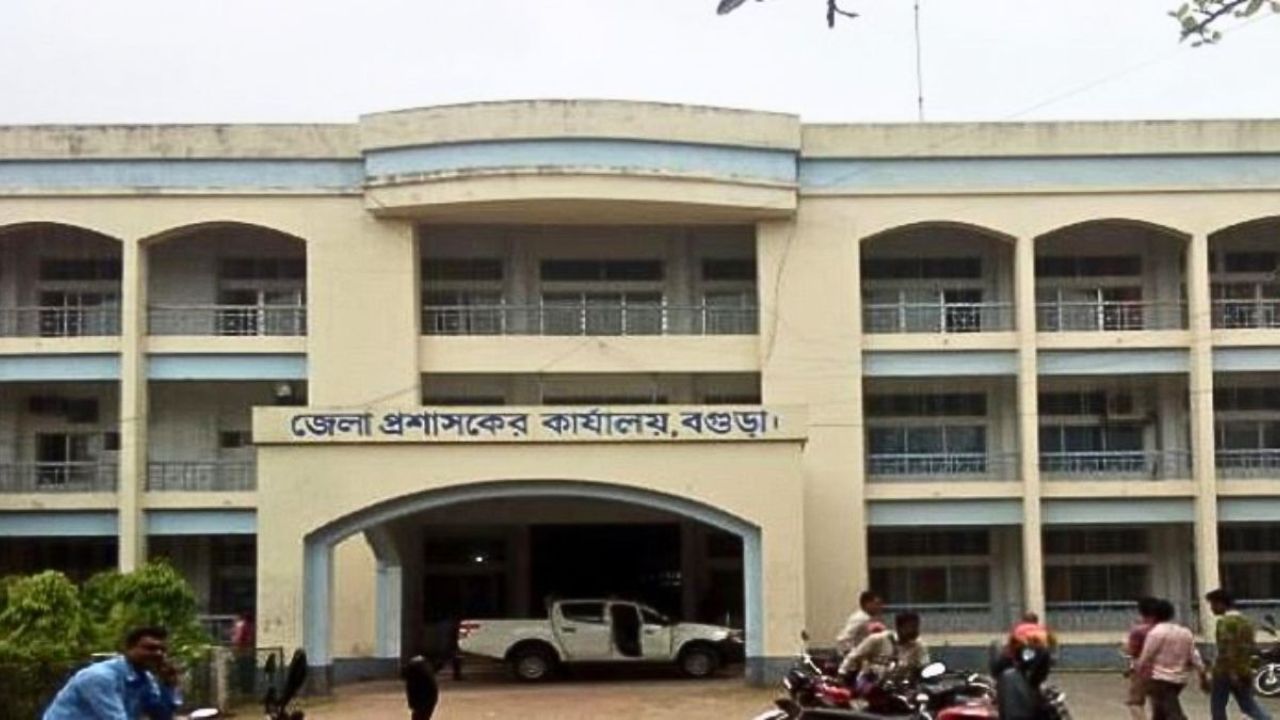 পূর্ণাঙ্গ উপজেলা হচ্ছে বগুড়ার মোকামতলা