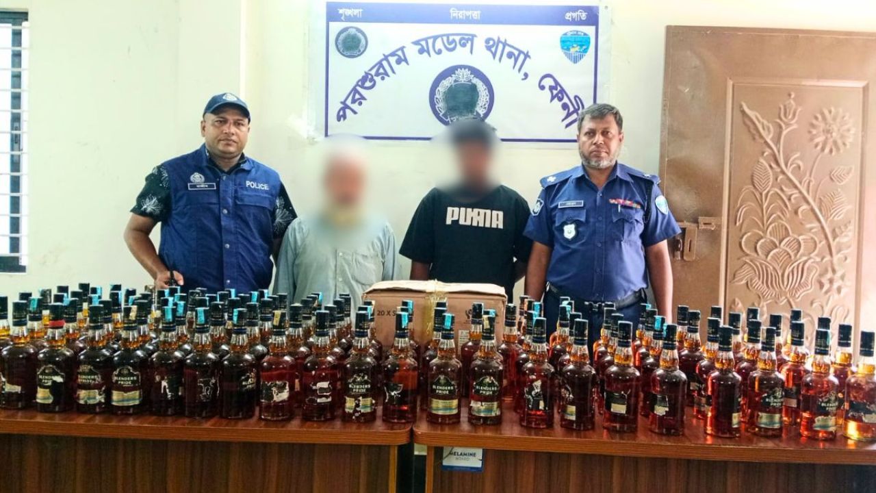 অ্যাম্বুলেন্সে মিলল ১১৭ বোতল ভারতীয় মদ