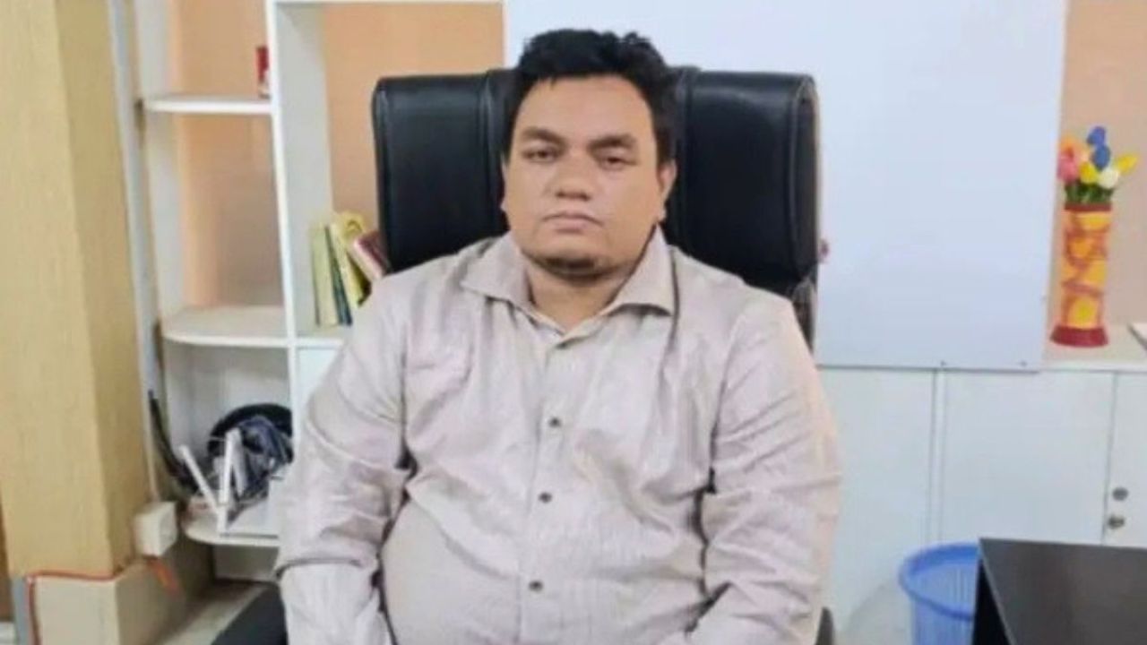 দুমকিতে নতুন ইউএনওর দায়িত্ব গ্রহণ