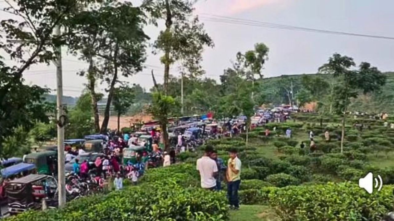 ঈদের ছুটিতে পর্যটকদের ভিড়ে মুখর সাতছড়ি
