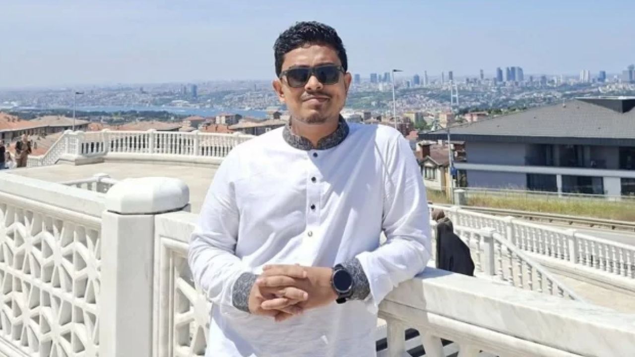 স্ত্রীসহ ডাকসু ভিপি সাদিকের মালদ্বীপ সফর