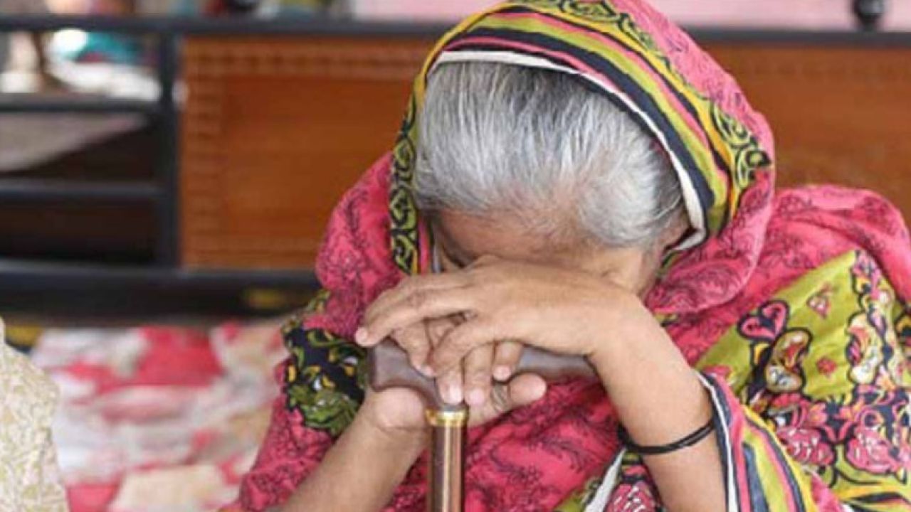 বাবা-মার ভরণপোষণে বাধা হলে শাস্তি পাবেন পুত্রবধূও