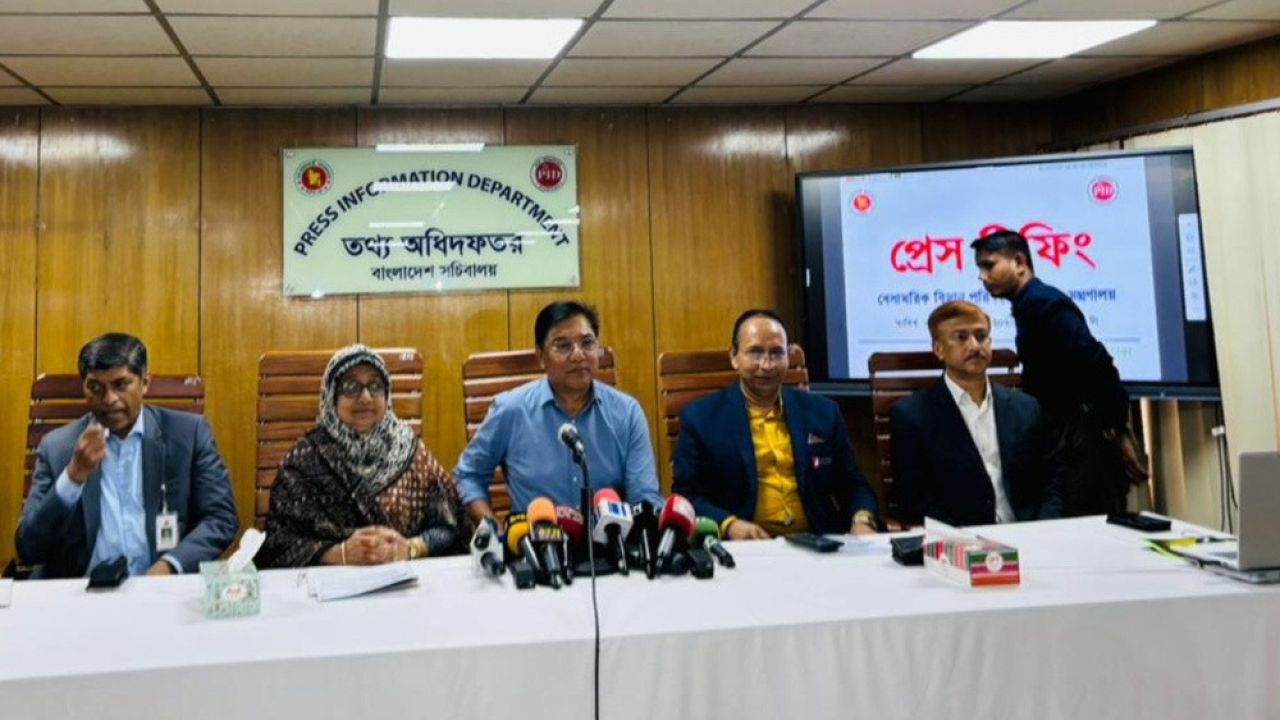 হাজীদের ‘লাগেজ চুরি’র ভিডিও অসত্য: বিমান প্রতিমন্ত্রী