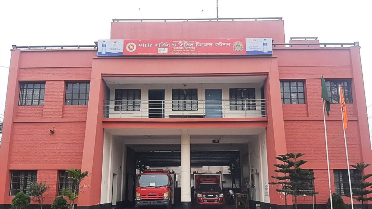 গাজীপুরে অটোরিকশায় বাসের ধাক্কা, নিহত ২