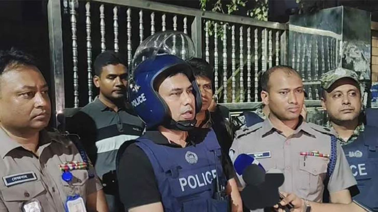 মোহাম্মদপুরে জেনেভা ক্যাম্পে অভিযান, মাদক-অস্ত্রসহ আটক ১৩