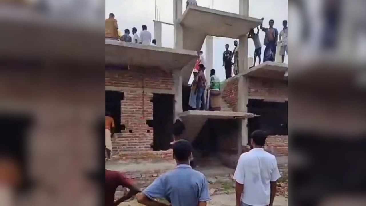 ভাঙায় মাদক কারবারির বাড়ি গুঁড়িয়ে দিল বিক্ষুব্ধ জনতা