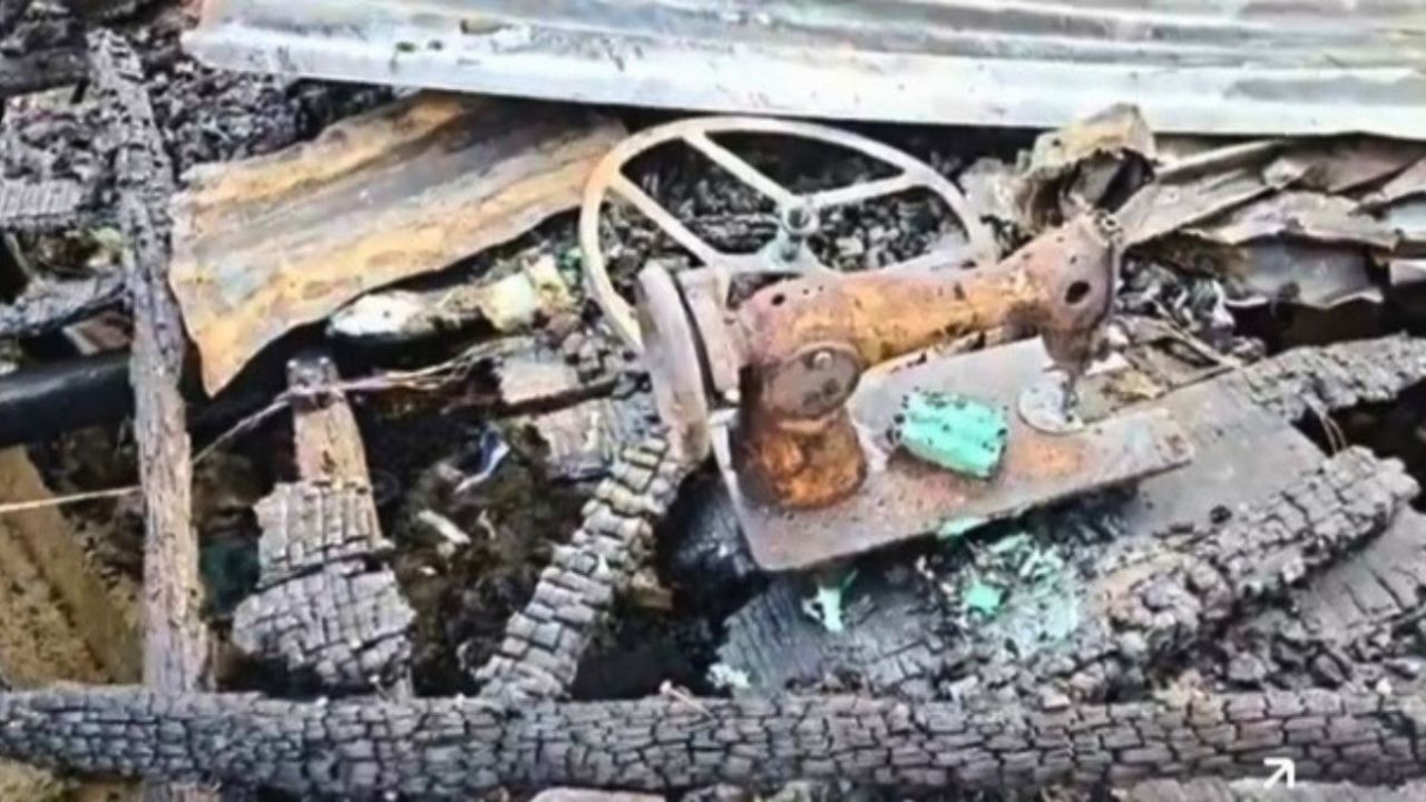 শরণখোলায় অগ্নিকাণ্ডে ৫ দোকান পুড়ে ছাই