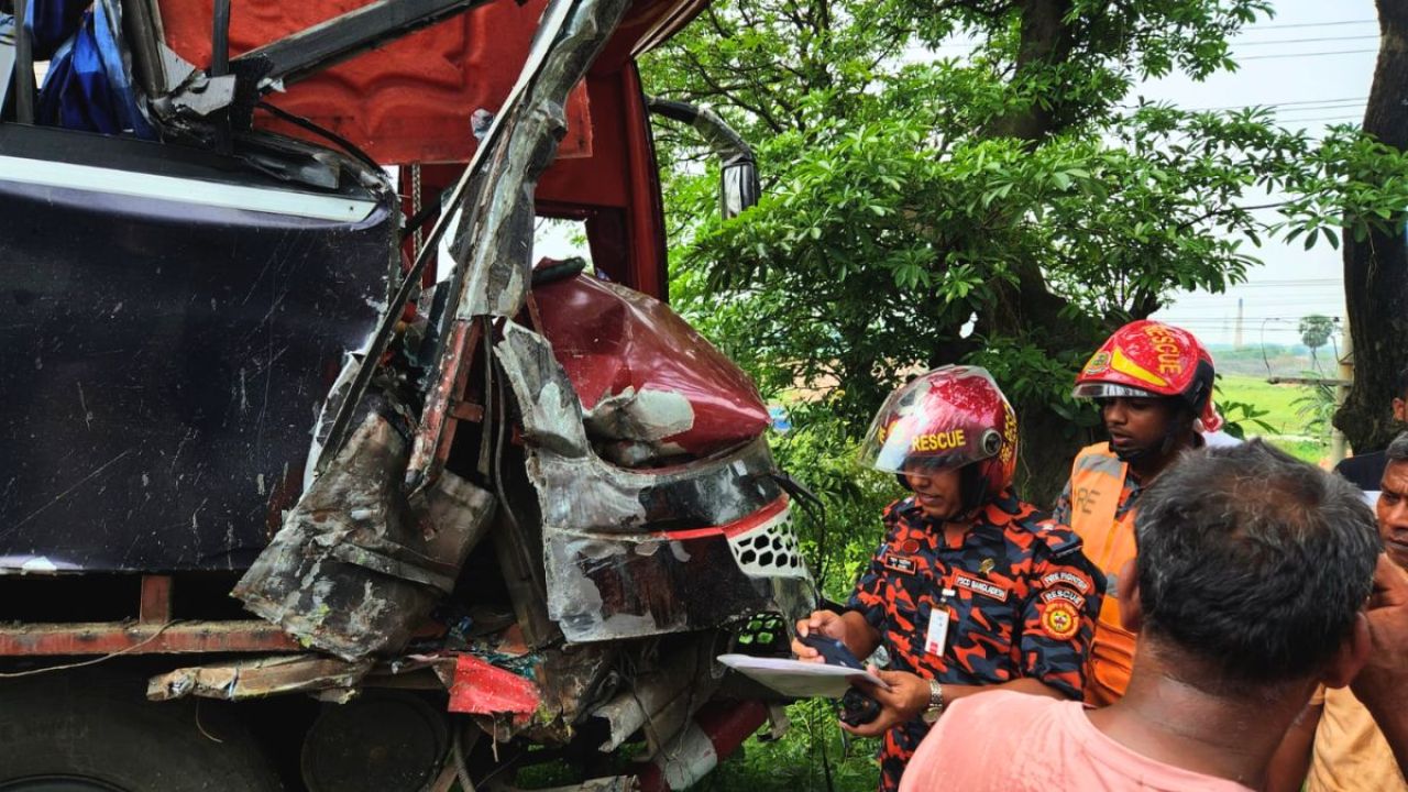 ধামরাইয়ে দুই বাসের সংঘর্ষে আহত ২৫