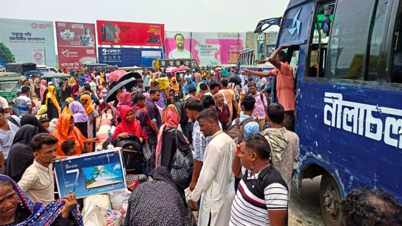 পাটুরিয়া-আরিচায় ভাড়ার নৈরাজ্য, দেখার কেউ নেই