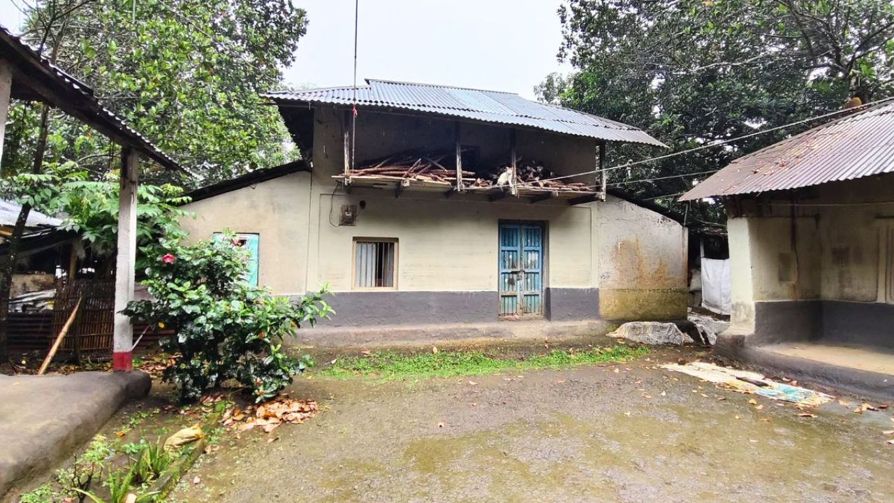 মাটির ঘরে মেলে শান্তির পরশ