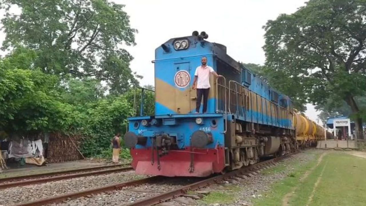 সাড়ে ৯ ঘণ্টা পর খুলনার সঙ্গে উত্তরবঙ্গের রেল যোগাযোগ স্বাভাবিক