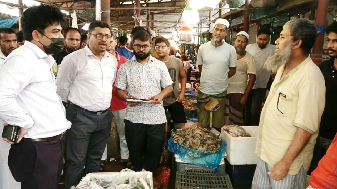 মাইজদীতে জেলিযুক্ত ১৪২ কেজি চিংড়ি জব্দ