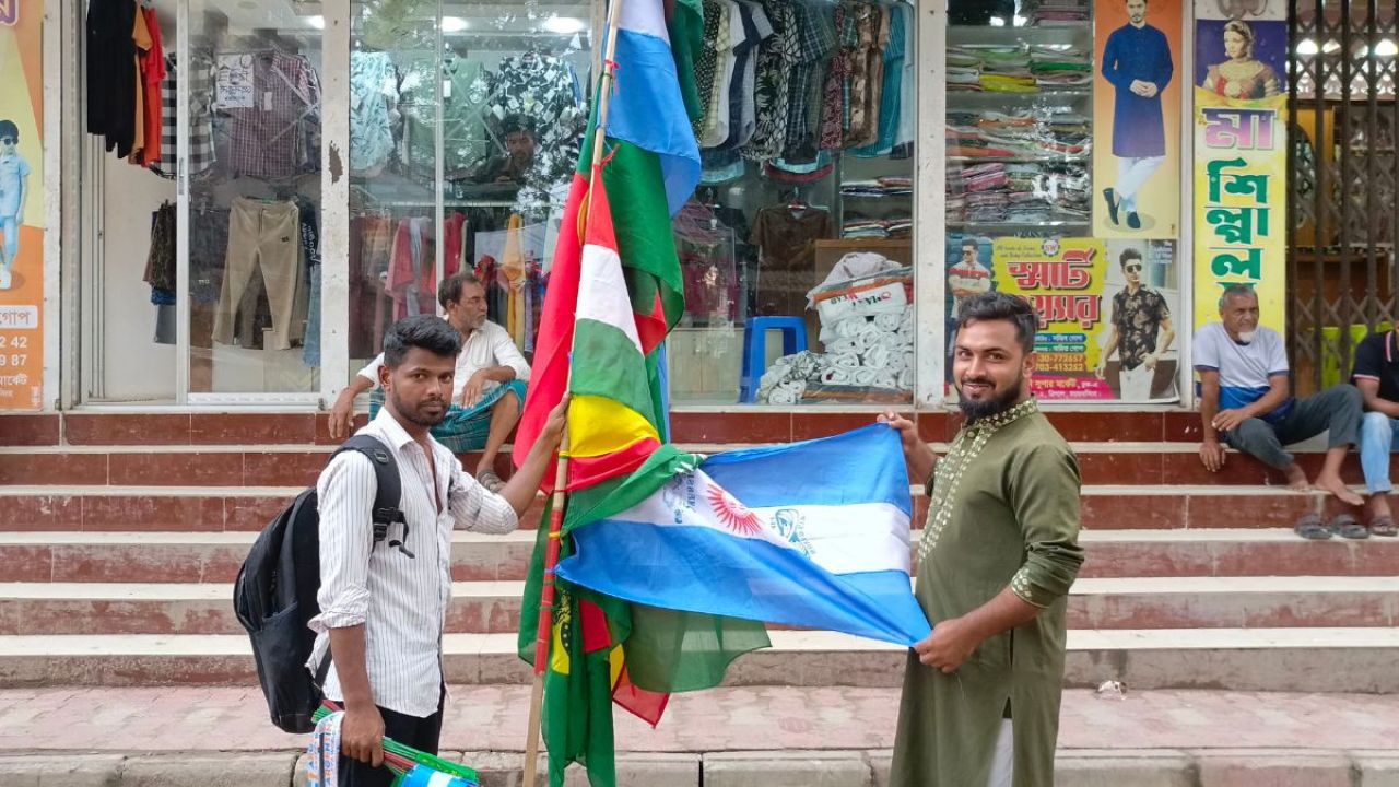 ত্রিশালে বিশ্বকাপ উন্মাদনা, বাড়ছে পতাকা ও জার্সি বিক্রি
