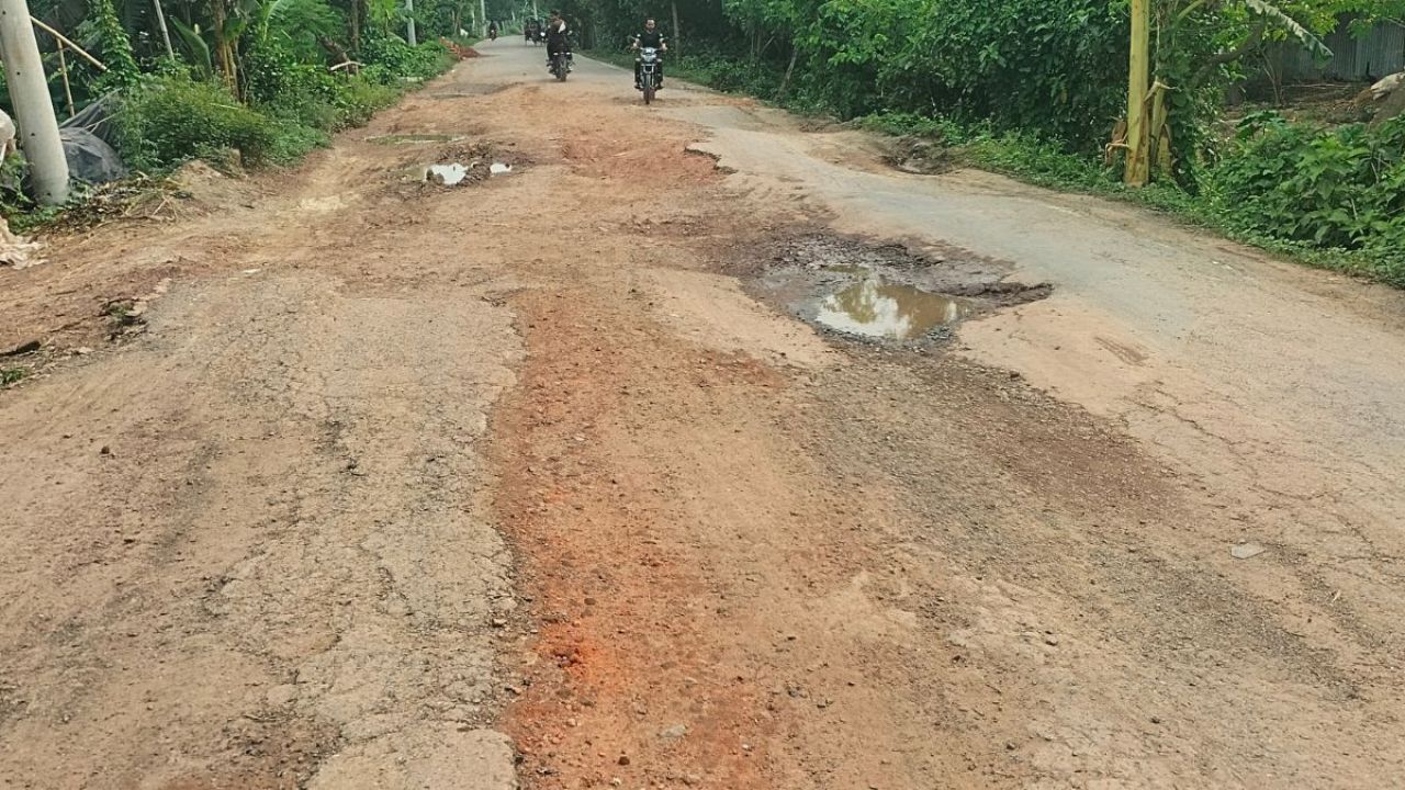 মহেশপুরে ৫ কোটির সড়ক সংস্কারে টালবাহানা
