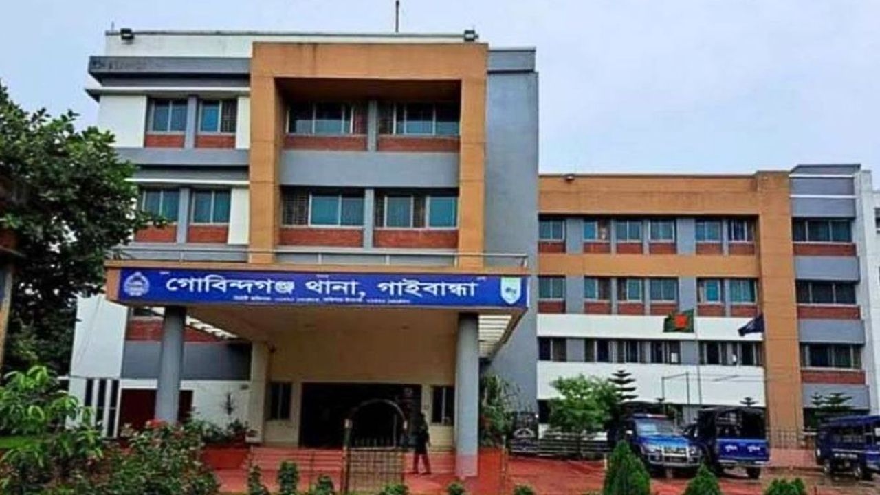 অস্ত্রের মুখে জিম্মি করে প্রবাসীর বাড়িতে ডাকাতি