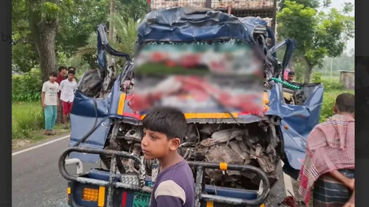 টাঙ্গাইলে দাঁড়িয়ে থাকা ট্রাকে পিকআপের ধাক্কা, নিহত ৪