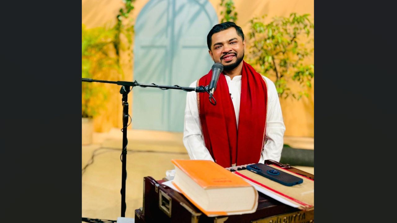 গানে গানে মুগ্ধতা ছড়াচ্ছেন স্বপ্নীল সজীব