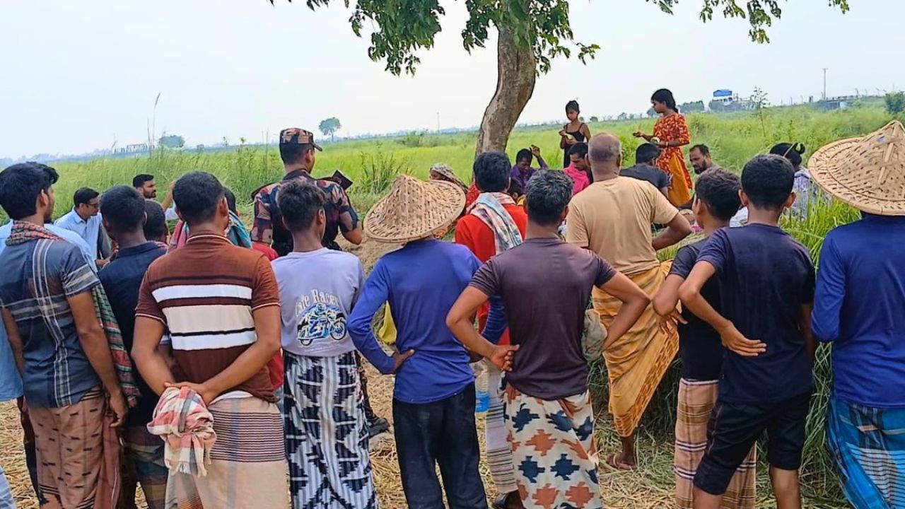 নওগাঁ সীমান্তে পুশইন আতঙ্ক, রাতভর পাহারায় গ্রামবাসী