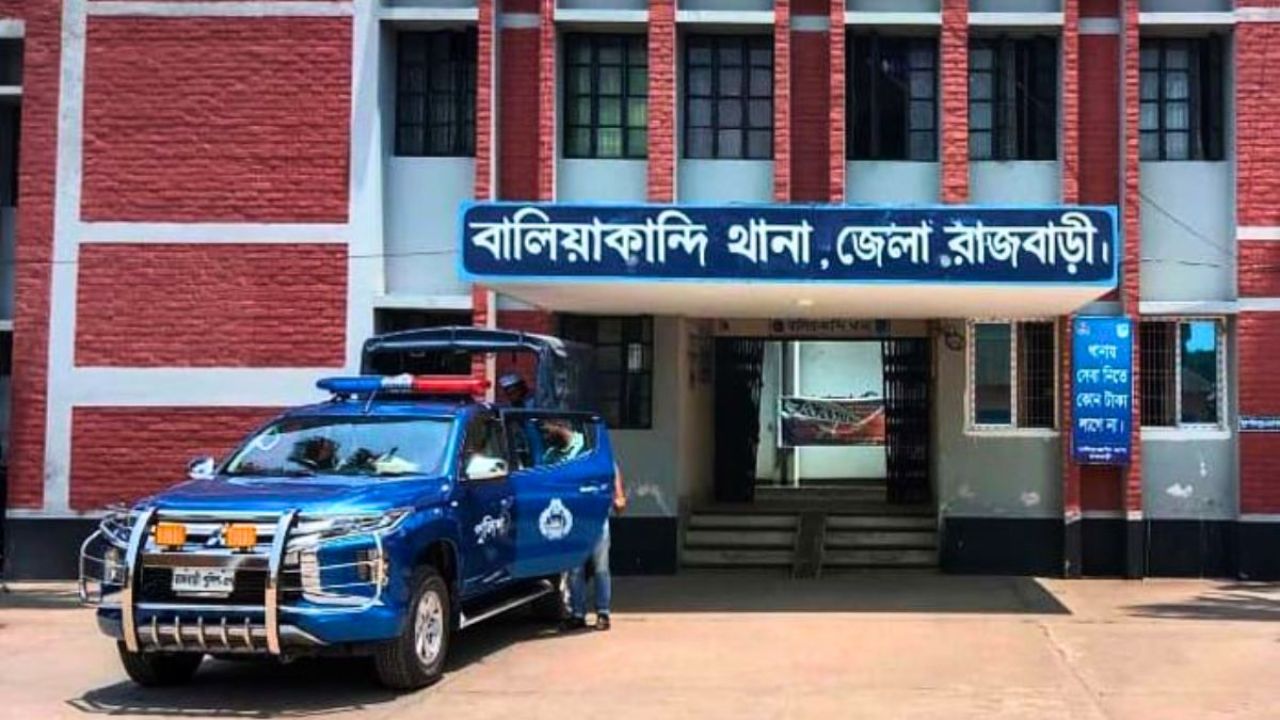 প্রতিবেশীর ঘর থেকে স্কুলছাত্রীর মরদেহ উদ্ধার