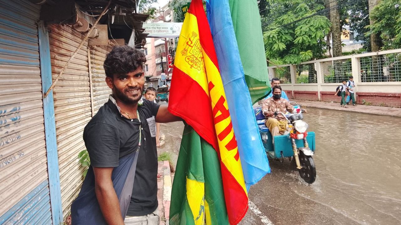 বিশ্বকাপ ফুটবল ঘিরে নরসিংদীতে উৎসবের আমেজ