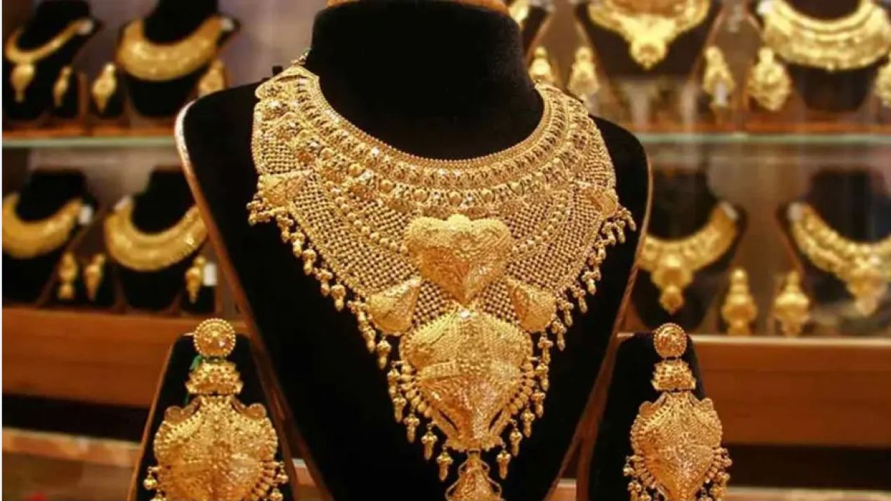 সোনার দাম একলাফে ভরিতে কমলো সাড়ে ৬ হাজার টাকা
