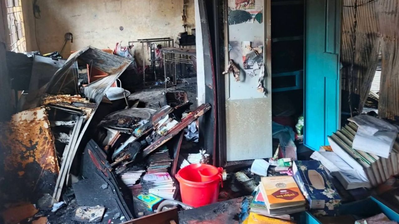 সখিপুরে মধ্যরাতে শিক্ষা প্রতিষ্ঠানে আগুন